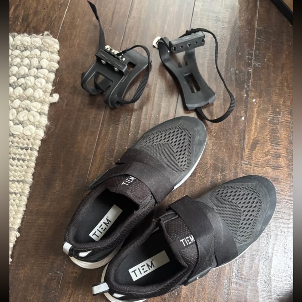 Tiem cycling shoes (Womens 9.5)  with toe cages